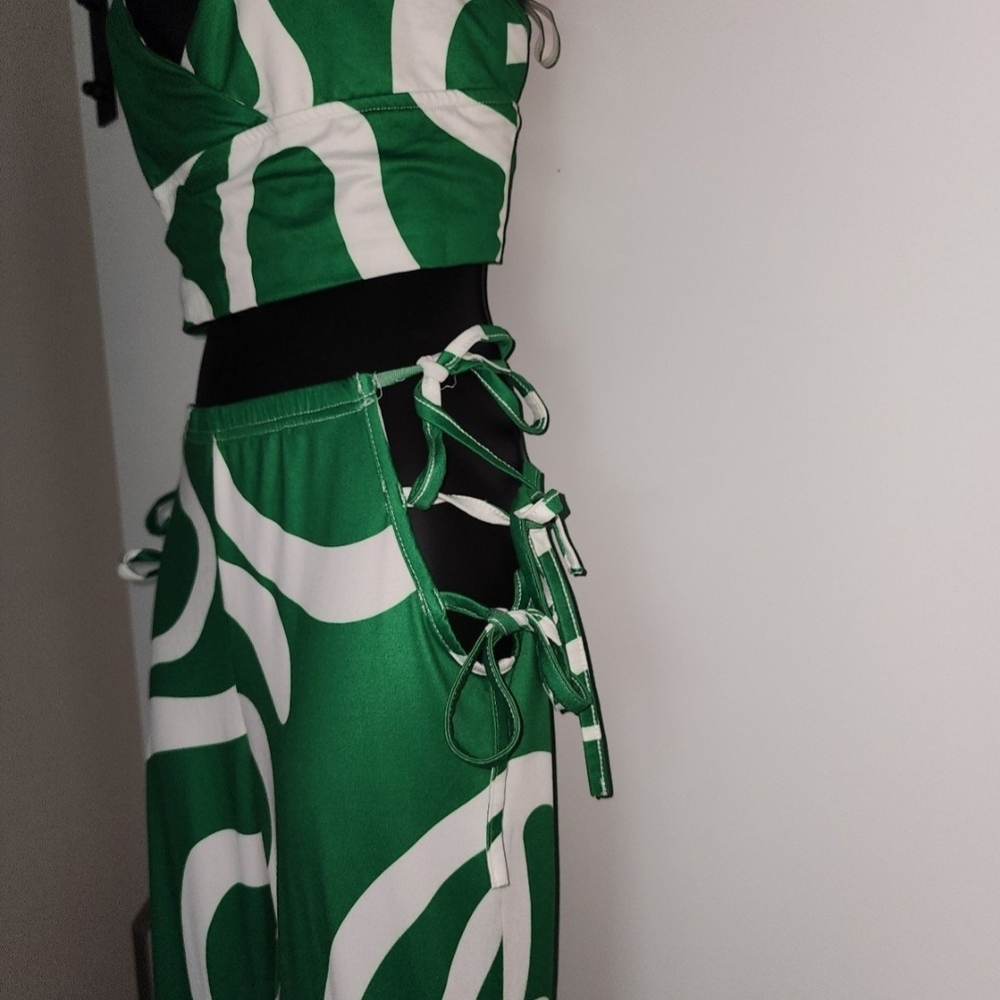 Green & White Abstract Tie-Side Two-Piece Set